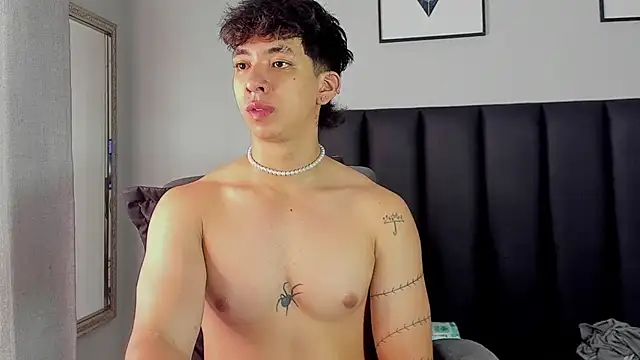 ISAAC CRYSTON online show from February 26, 2025, 7:38 pm