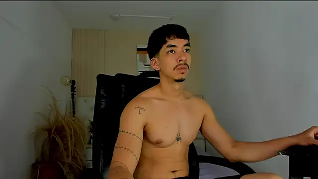 ISAAC CRYSTON online show from February 16, 2026, 10:06 pm