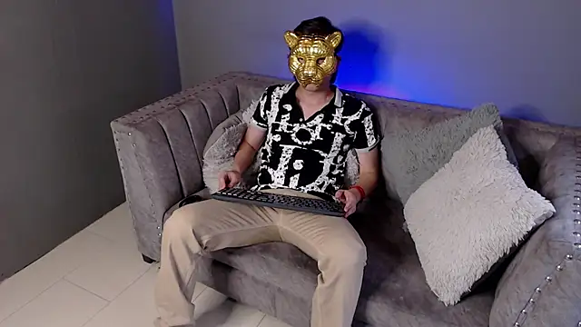 Snapshot of Golden-Boyy chatting on February 10, 2025, 11:57 am Golden-Boyy online show from February 10, 2025, 11:57 am