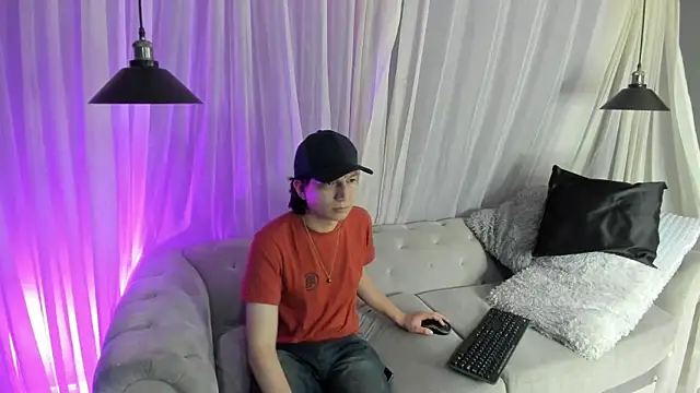 Snapshot of Golden-Boyy chatting on March 16, 2025, 12:11 pm Golden-Boyy online show from March 16, 2025, 12:11 pm