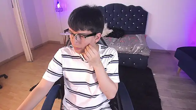 Snapshot of Golden-Boyy chatting on September 13, 2025, 3:39 am Golden-Boyy online show from September 13, 2025, 3:39 am