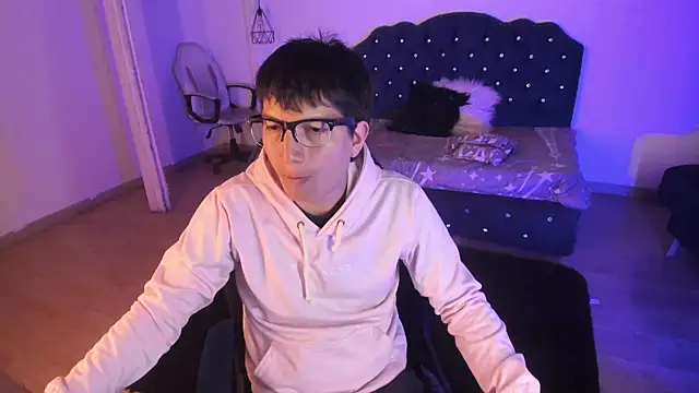 Snapshot of Golden-Boyy chatting on September 25, 2025, 3:21 am Golden-Boyy online show from September 25, 2025, 3:21 am