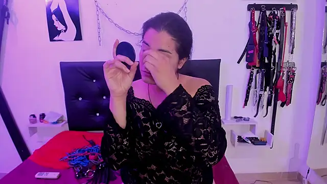 Julieta Carden  online show from March 12, 2026, 7:31 pm