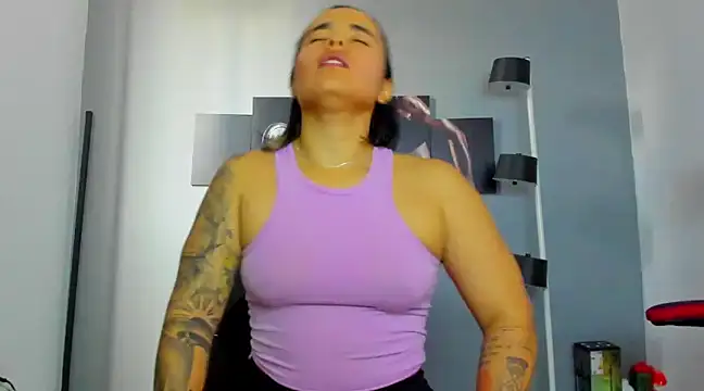 Snapshot of karlyjons12 chatting on February 21, 2025, 3:43 pm karlyjons12 online show from February 21, 2025, 3:43 pm