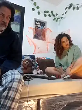 jeans and emma online show from October 14, 2025, 7:31 am