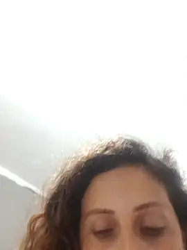 jeans and emma online show from November 26, 2025, 3:18 am