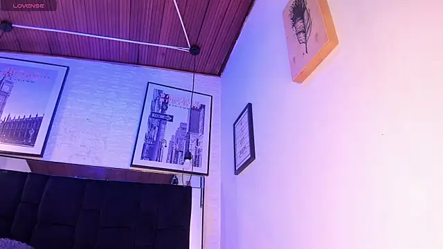 tylla  online show from November 11, 2025, 3:28 am