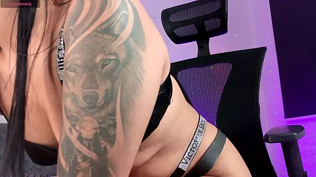 meganwolf 1 online show from May 7, 2026, 9:42 pm