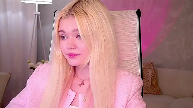 Snapshot of AdeleCartier chatting on April 18, 2026, 12:47 am AdeleCartier online show from April 18, 2026, 12:47 am