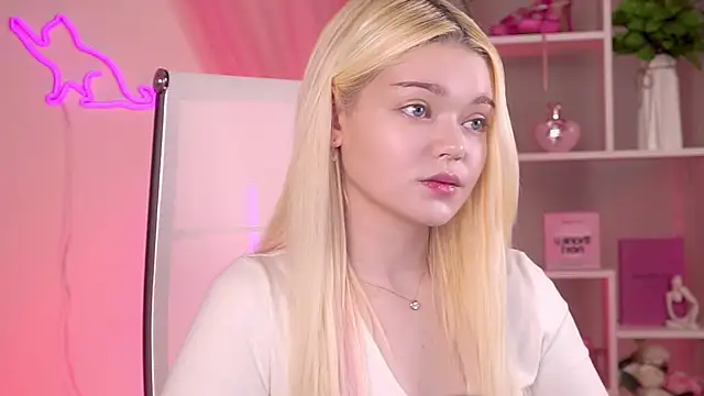 Snapshot of AdeleCartier chatting on April 24, 2026, 2:58 am AdeleCartier online show from April 24, 2026, 2:58 am