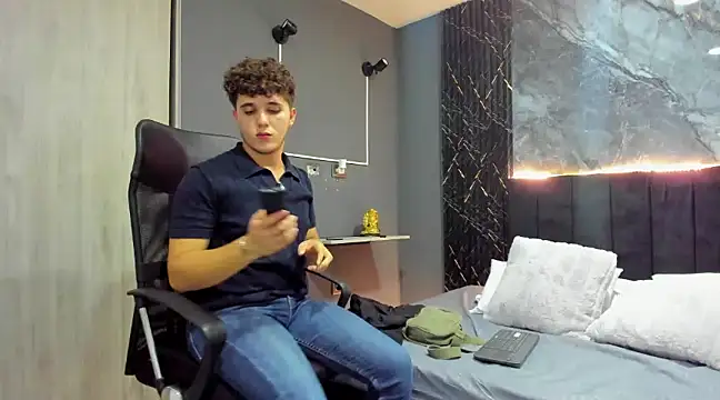 Snapshot of ErosGeorgiou chatting on February 9, 2025, 7:30 pm ErosGeorgiou online show from February 9, 2025, 7:30 pm