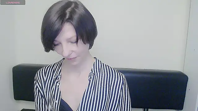 Snapshot of _AngeliaFlow_ chatting on February 25, 2025, 10:37 am AngeliaFlow online show from February 25, 2025, 10:37 am