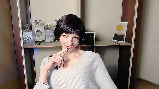 Snapshot of _AngeliaFlow_ chatting on September 24, 2025, 6:39 am AngeliaFlow online show from September 24, 2025, 6:39 am