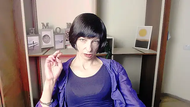 Snapshot of _AngeliaFlow_ chatting on September 25, 2025, 6:28 am AngeliaFlow online show from September 25, 2025, 6:28 am