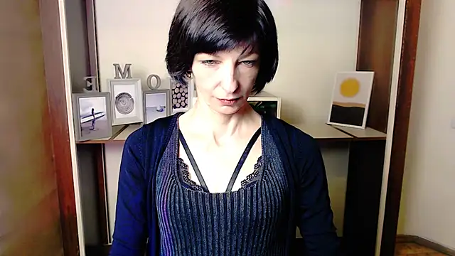 Snapshot of _AngeliaFlow_ chatting on October 1, 2025, 6:30 am AngeliaFlow online show from October 1, 2025, 6:30 am