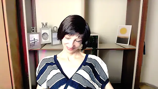 Snapshot of _AngeliaFlow_ chatting on October 2, 2025, 6:42 am AngeliaFlow online show from October 2, 2025, 6:42 am