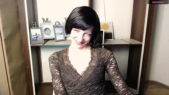  AngeliaFlow  online show from October 27, 2025, 7:45 am