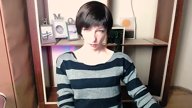  AngeliaFlow  online show from November 13, 2025, 8:13 am