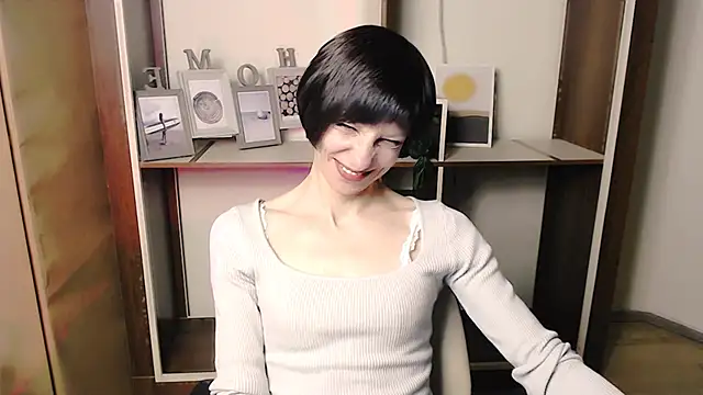  AngeliaFlow  online show from November 19, 2025, 7:41 am