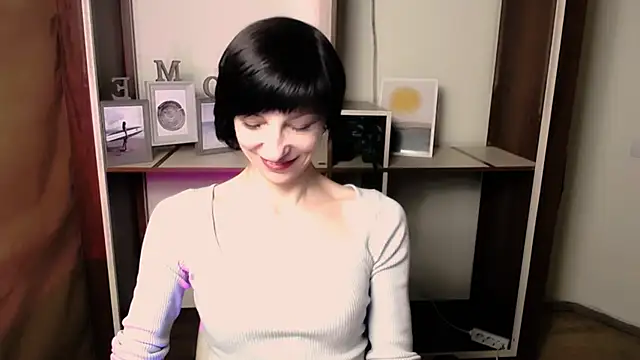  AngeliaFlow  online show from January 8, 2026, 9:55 am