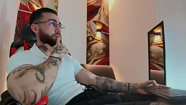 Luke davis01 online show from November 17, 2025, 12:55 pm