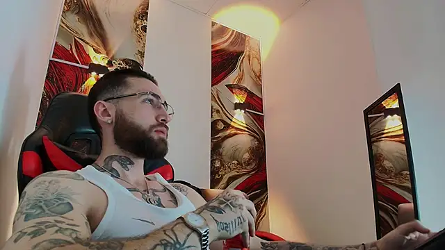 Luke davis01 online show from November 27, 2025, 1:13 pm