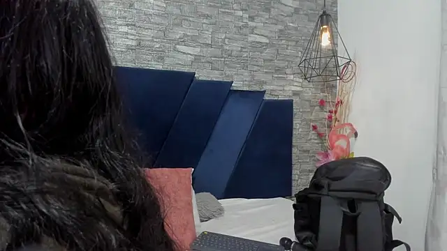 Sophia Brunett online show from October 12, 2025, 12:04 pm