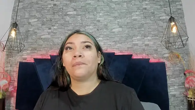 Sophia Brunett online show from April 11, 2026, 11:47 am