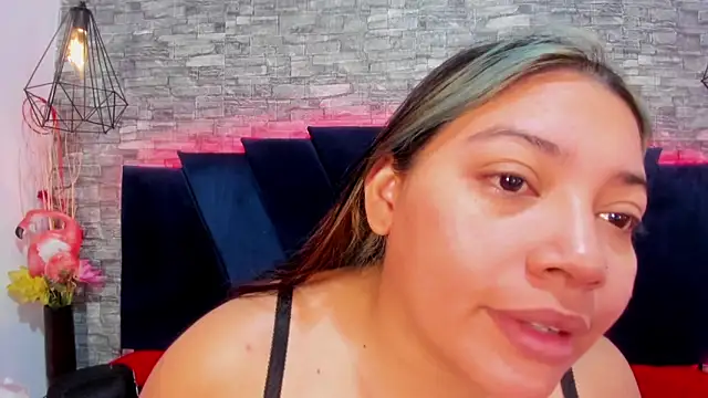 Sophia Brunett online show from April 15, 2026, 12:01 pm