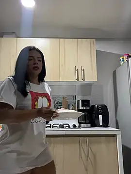 HannahFiore online show from February 13, 2025, 10:23 am