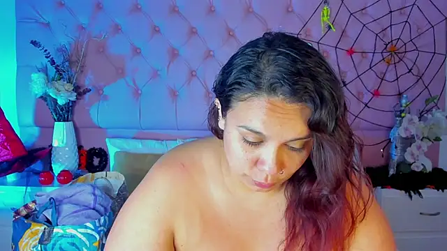 KourtneyEvans online show from October 28, 2025, 4:53 pm