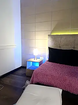 Snapshot of _michonne_ chatting on December 19, 2025, 3:57 am michonne online show from December 19, 2025, 3:57 am