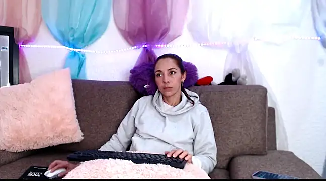 alisonandree online show from February 17, 2025, 5:21 pm