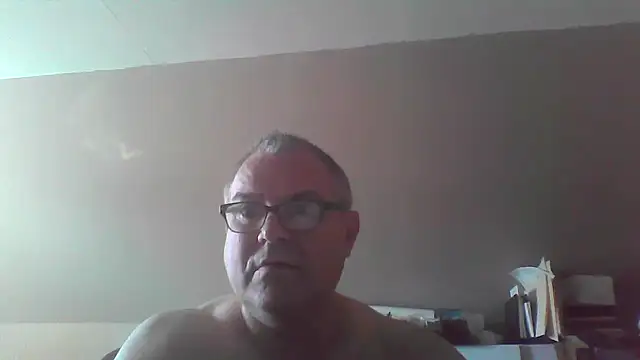 Snapshot of mkestr69 chatting on September 15, 2025, 2:50 pm mkestr69 online show from September 15, 2025, 2:50 pm