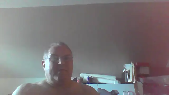 Snapshot of mkestr69 chatting on September 17, 2025, 4:30 pm mkestr69 online show from September 17, 2025, 4:30 pm