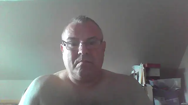 Snapshot of mkestr69 chatting on September 22, 2025, 3:36 pm mkestr69 online show from September 22, 2025, 3:36 pm