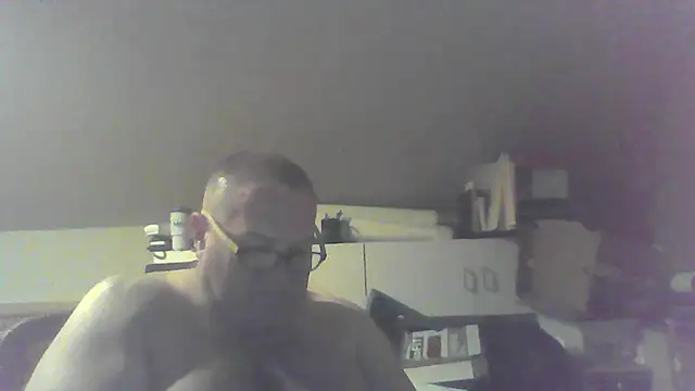 Snapshot of mkestr69 chatting on April 13, 2026, 3:34 am mkestr69 online show from April 13, 2026, 3:34 am