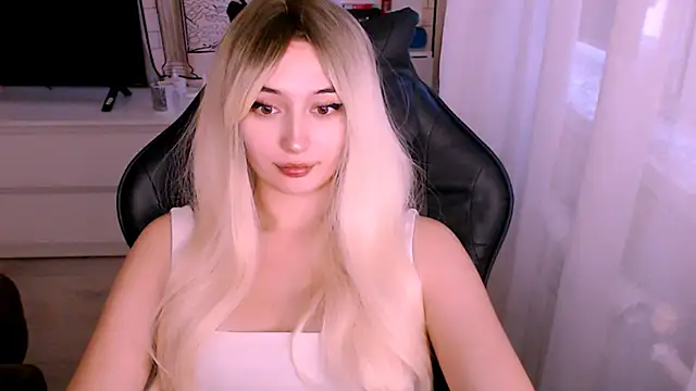 beauty blonde online show from October 19, 2025, 1:17 am