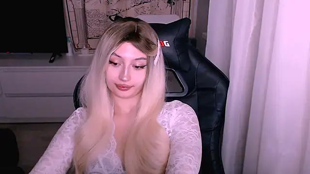 beauty blonde online show from December 1, 2025, 12:15 am