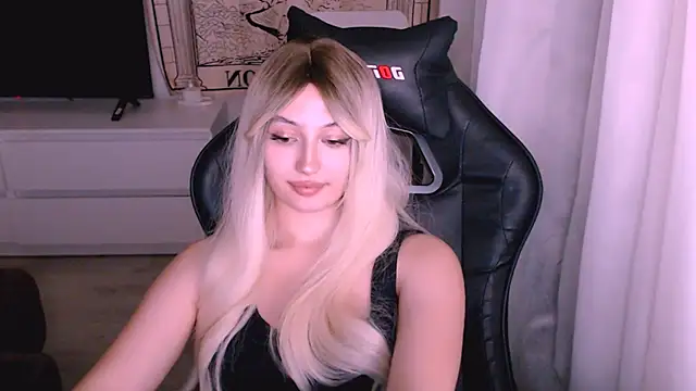 beauty blonde online show from December 3, 2025, 12:58 pm