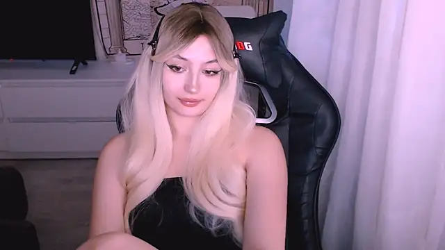 beauty blonde online show from December 4, 2025, 2:54 am