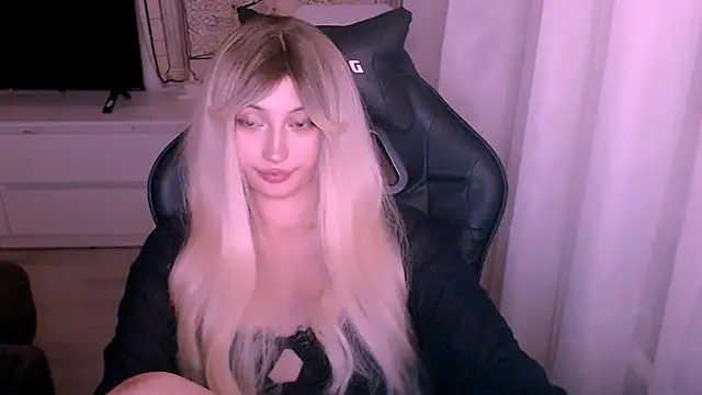 beauty blonde online show from December 17, 2025, 2:01 pm