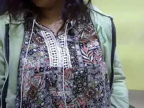 Your cutiepie  online show from December 4, 2025, 8:28 pm