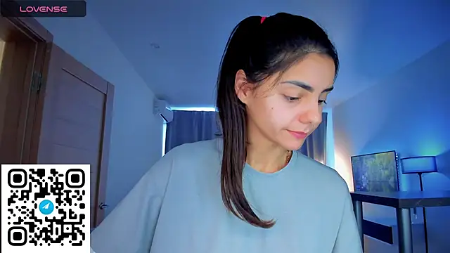 EmiliaZen online show from September 14, 2025, 12:37 pm