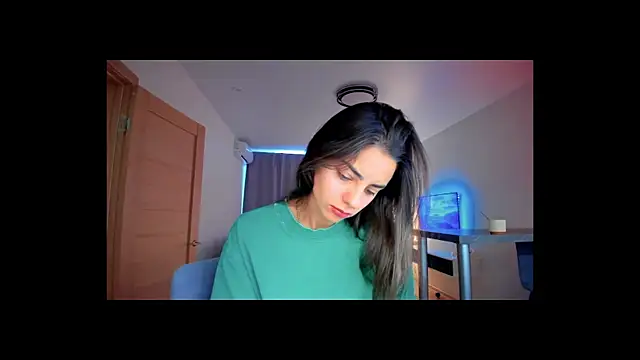 EmiliaZen online show from September 28, 2025, 12:21 pm