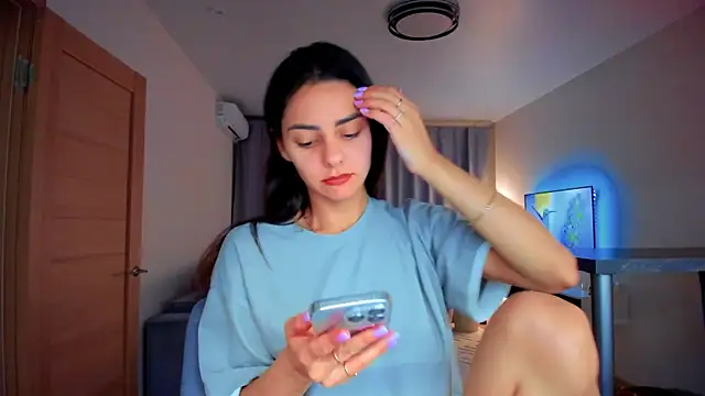 EmiliaZen online show from September 29, 2025, 6:02 pm