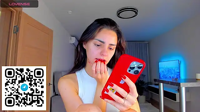 EmiliaZen online show from November 9, 2025, 4:49 pm