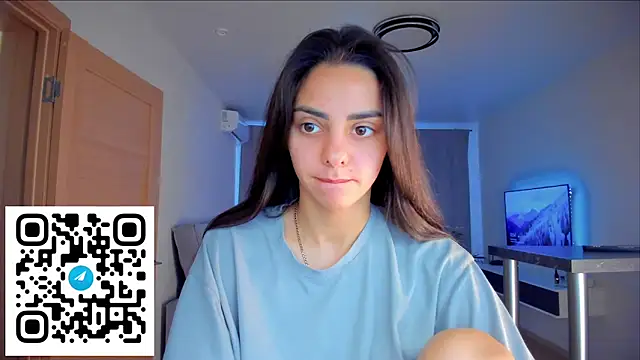 EmiliaZen online show from November 18, 2025, 11:58 am