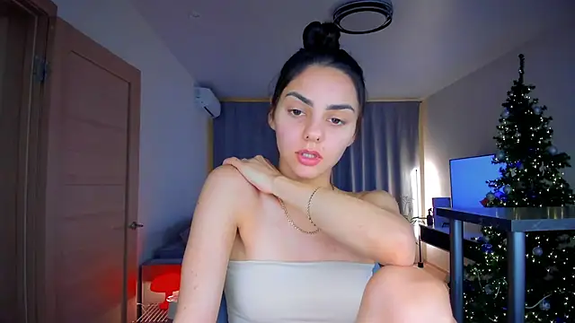 Snapshot of EmiliaZen chatting on December 22, 2025, 5:43 pm EmiliaZen online show from December 22, 2025, 5:43 pm