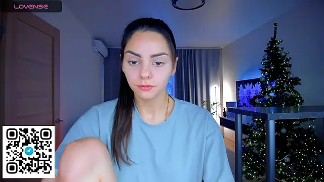 Snapshot of EmiliaZen chatting on January 8, 2026, 1:13 pm EmiliaZen online show from January 8, 2026, 1:13 pm